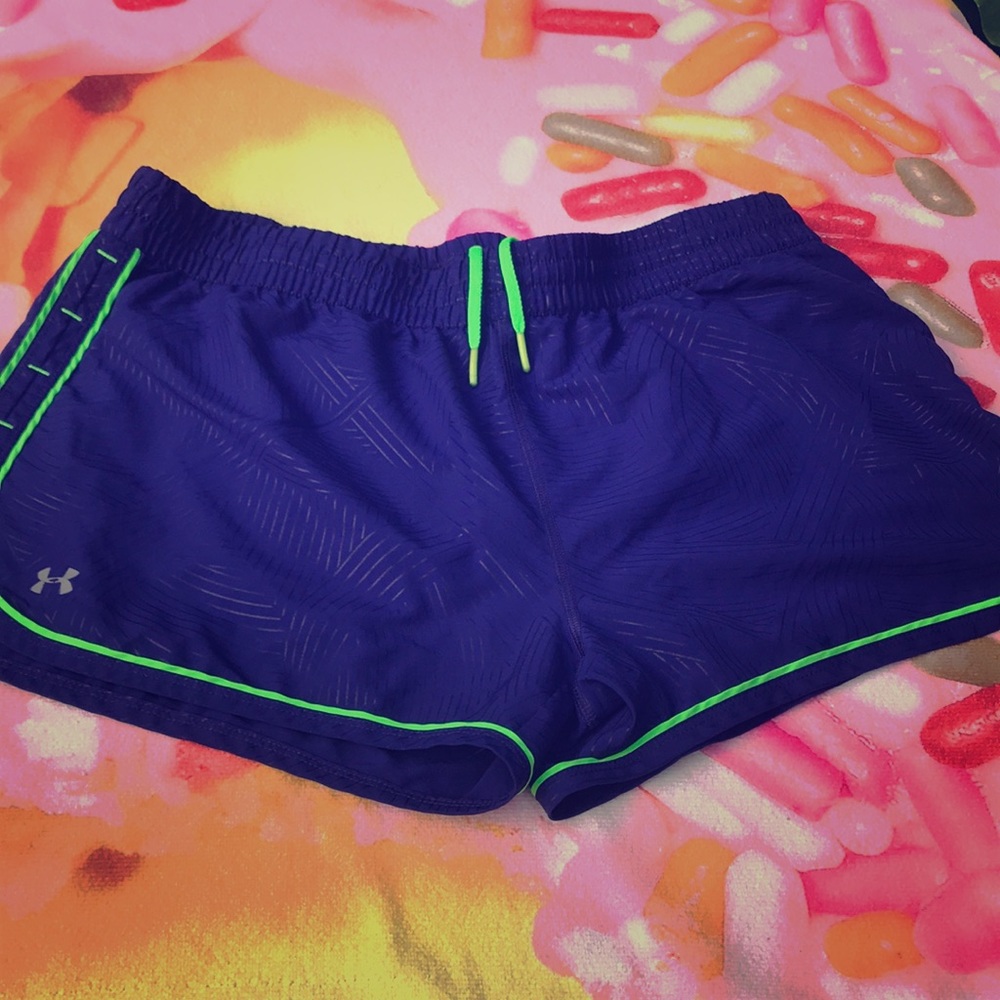 🔥Under Armour woman’s large shorts🏖